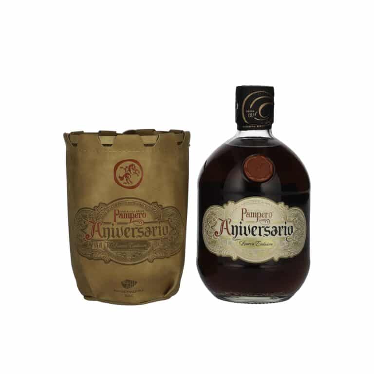 The Pampero Aniversario Reserva Exclusiva is ideal for pure enjoyment to experience its rich aromas in full intensity. It harmonizes perfectly with dark chocolate, caramelized nuts or mature cheese. It also unfolds its complexity as an accompaniment to a fine cigar or an espresso after a meal. If you want to enjoy it in cocktails, you can try it in a rum old fashioned or a Negroni with rum, where it impresses with its pronounced depth