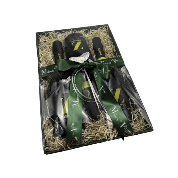 Gift Tray with 3 Bottles of Prosecco DOC Zardetto A sophisticated gift tray featuring three bottles of Prosecco DOC Zardetto, offering crisp and elegant bubbles. Perfect for celebrations, corporate gifting, or any special occasion.