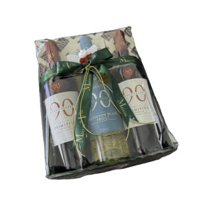 GIFT TRAY WITH 2 PRIMITIVO + 1 SAUVIGNON BLANC LATENTIA AND BISCUITS - corporate gifts - christmas gifts - birthday wine gift idea - la maison du vin