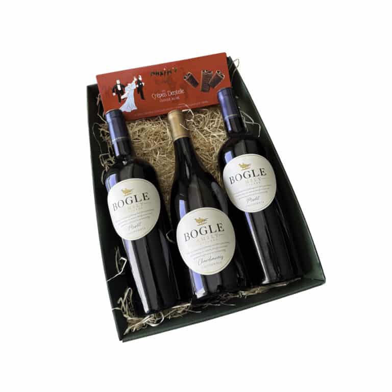GIFT TRAY WITH 2 MERLOT + 1 CHARDONNAY BOGLE & MAXIMS BISCUITS