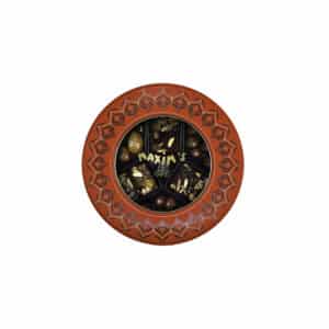 A brand new round tin with an irresistible Maxim’s touch, and a selection of gorgeous chocolates to enjoy or to offer as a gift : chocolate almonds & hazelnuts, chocolate pearls, almonds & raisins chocolate squares. A wide variety of chocolate temptations for a true chocolat feast.