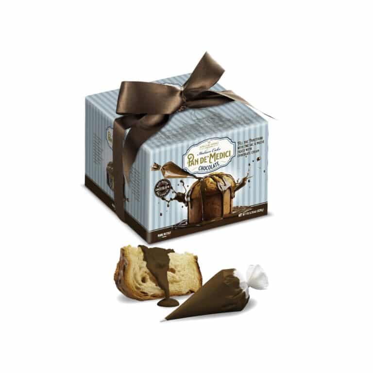 A delicate Italian dessert with a piping bag filled with delicious chocolate cream: an embrace of sweetness and tradition.